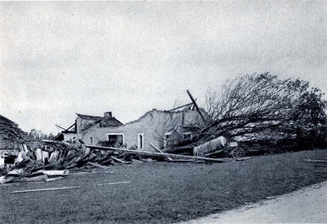 Datei:19260612 01 Tornado La Chaux-de-Fonds Plaquette Comm6.jpg