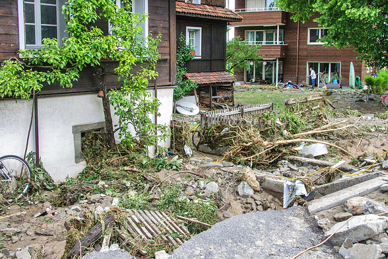 Datei:20150607 02 Flood Dierikon LU 06 Das-grosse-Aufraeumen-1-GG.jpg