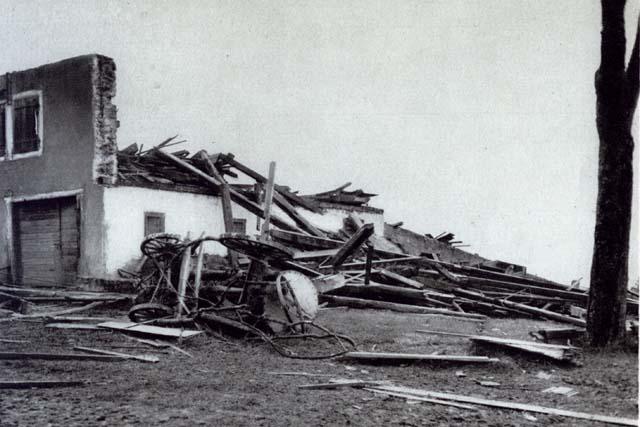 Datei:19260612 01 Tornado La Chaux-de-Fonds Plaquette Comm14.jpg