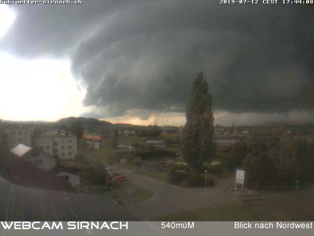 Datei:20190712 01 Tornado Wil SG Webcam Sirnach.jpg