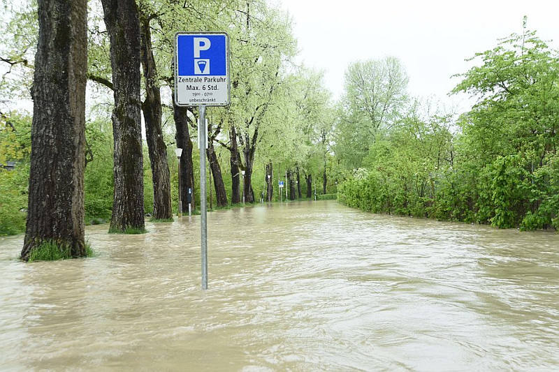 Datei:20150504 01 Flood Aare BE zvgTierpark Dählhölzli Bern BernerZ.jpg