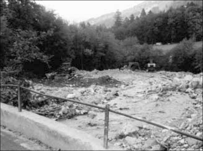 Datei:19820815 02 Flood Dallenwil NW Oberaustrasse.jpg