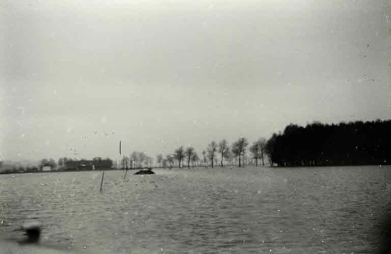 Datei:19441123 01 Flood Westschweiz Witzwil Neuhofweg Staatsarchiv Bern02.jpg