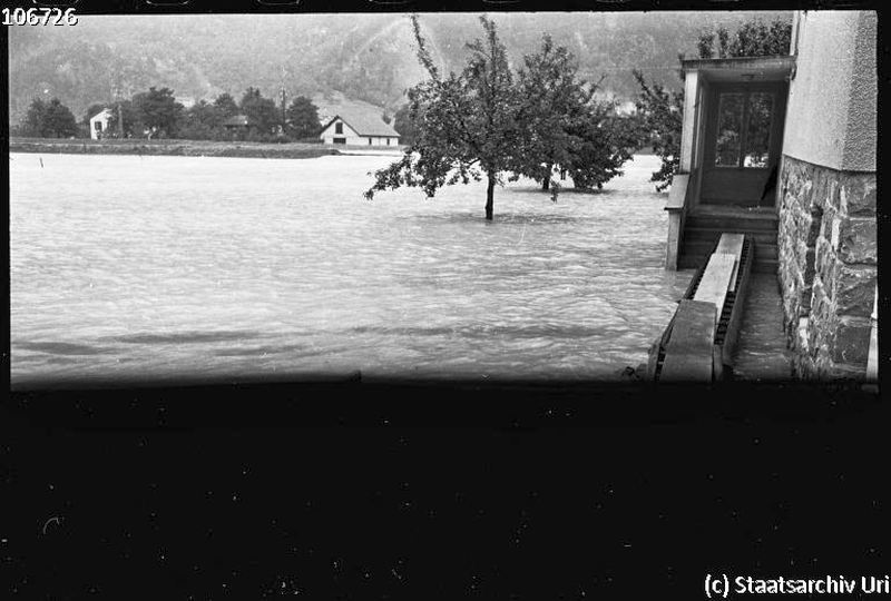 Datei:19540821 01 Flood Alpen Staastarchi Uri05.jpg