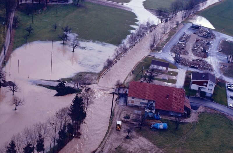 Datei:19721122 01 Flood Mittelland Josef Schmid Schoez Wigger.jpg
