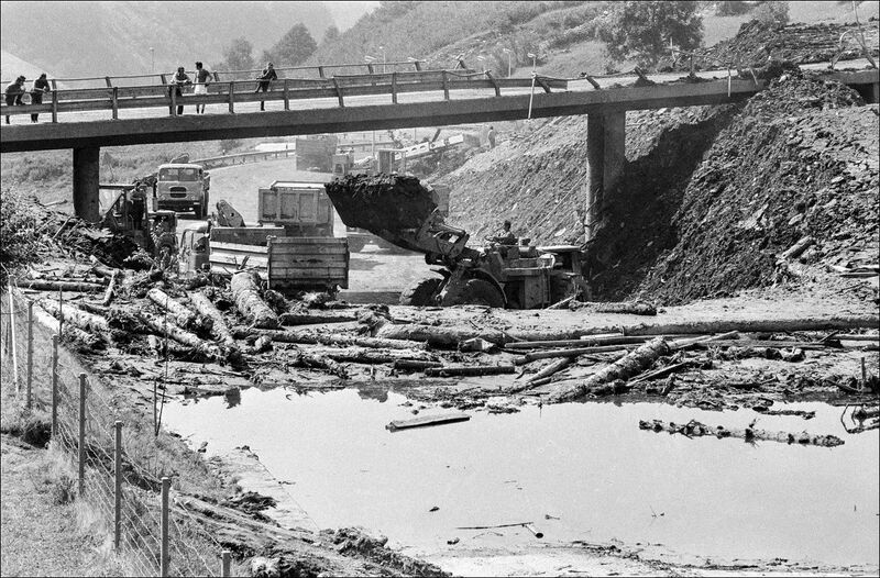 Datei:19780807 01 Flood Suedschweiz Keystone Mesocco2.jpg