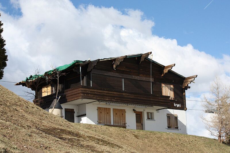 20120428 02 Föhnsturm Alpennordseite Chalet Oergeli auf Geils1.jpg
