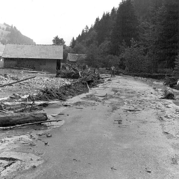 Datei:19770707 01 Flood Schwenden BE Tiefbauamt Bern2.jpg