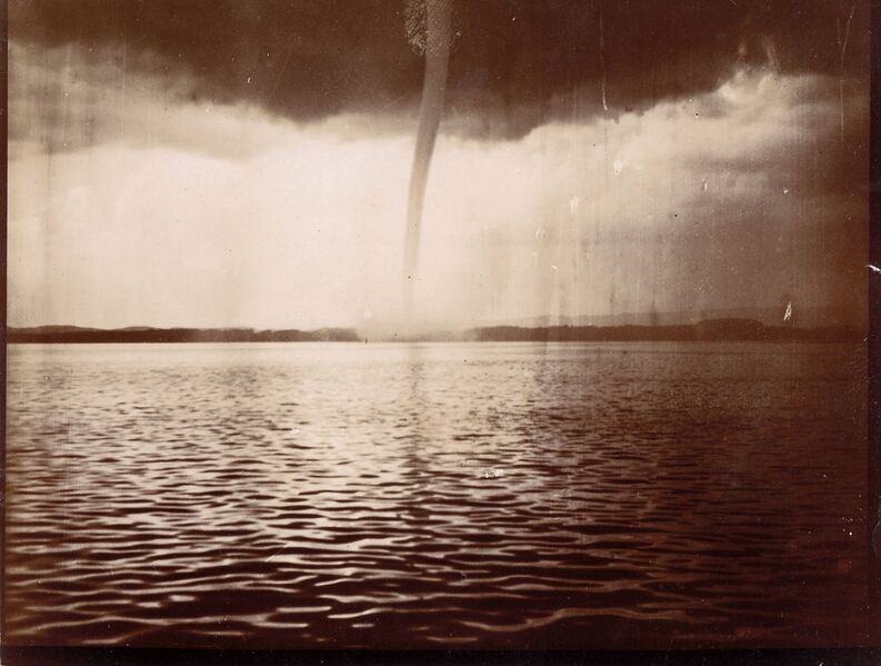 Datei:19050619 01 Tornado Zugersee Bild5.jpg