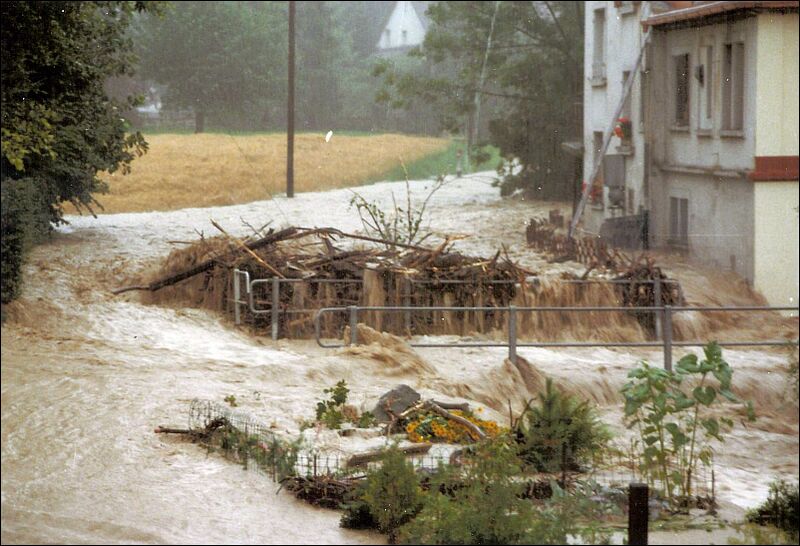 Datei:19840810 01 Flood Wetzikon ZH Talhof Kempten 02.jpg