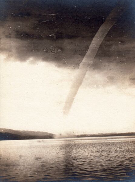 Datei:19050619 01 Tornado Zugersee Bild3.jpg