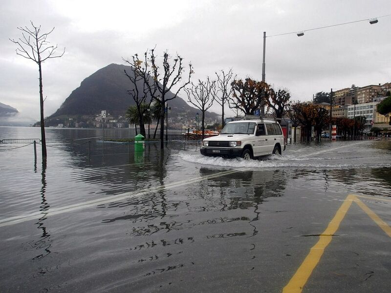 Datei:20021116 01 Flood Tessin TI Lugano Ely Riva.jpg