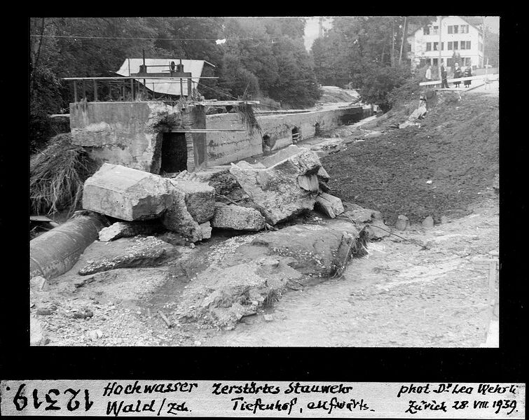 Datei:19390825 01 Flood Bachtel ZH D1 Tiefenhof Leo Wehrli.jpg