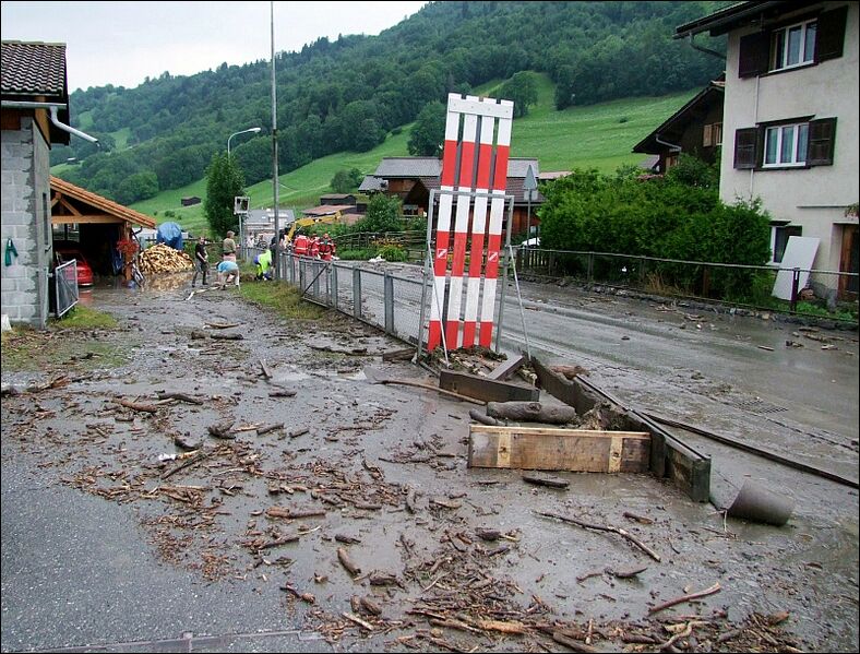 Datei:20130720 01 Flood Saas im Praettigau GR Kapo02.jpg