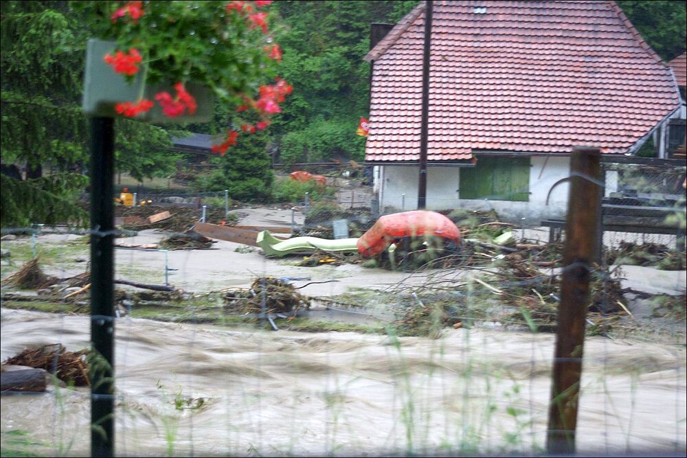 20100606 02 Flood Gantrisch BE saeschu03.jpg