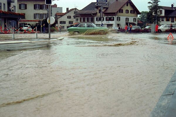 Wetzikon ZH, Hochwasser am 31. Juli 1977 Ochsenplatz Alfred Schatz01.jpg