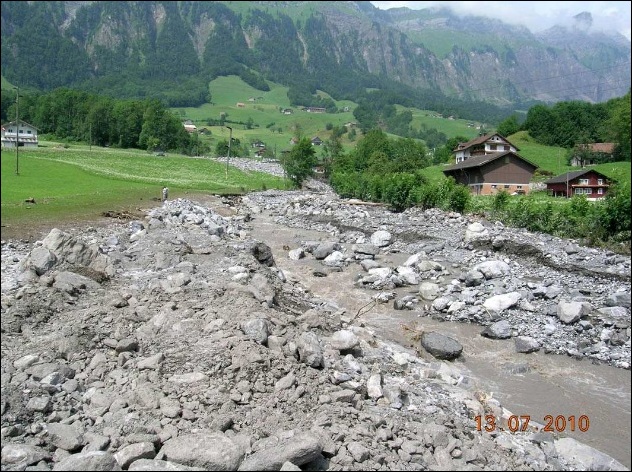 Datei:20100712 04 Flood Muotathal SZ Starzlen.jpg