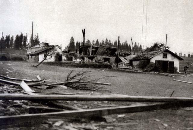 Datei:19260612 01 Tornado La Chaux-de-Fonds Plaquette Comm1.jpg
