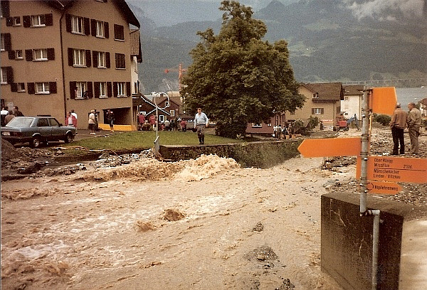 Datei:19840725 01 Flood Gersau SZ 06.jpg
