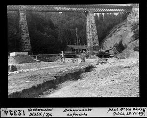 19390825 01 Flood Bachtel ZH E2 Bahnviadukt Talaufwärts Leo Wehrli.jpg
