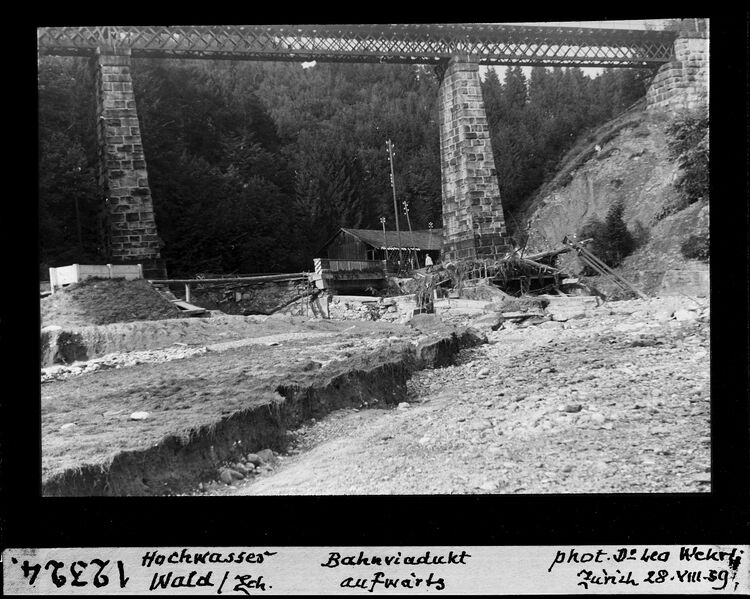 Datei:19390825 01 Flood Bachtel ZH E2 Bahnviadukt Talaufwärts Leo Wehrli.jpg