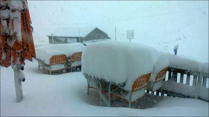 Datei:20121015 01 Snow Alpenhauptkamm Oberalppass Regula Cavegn.jpg