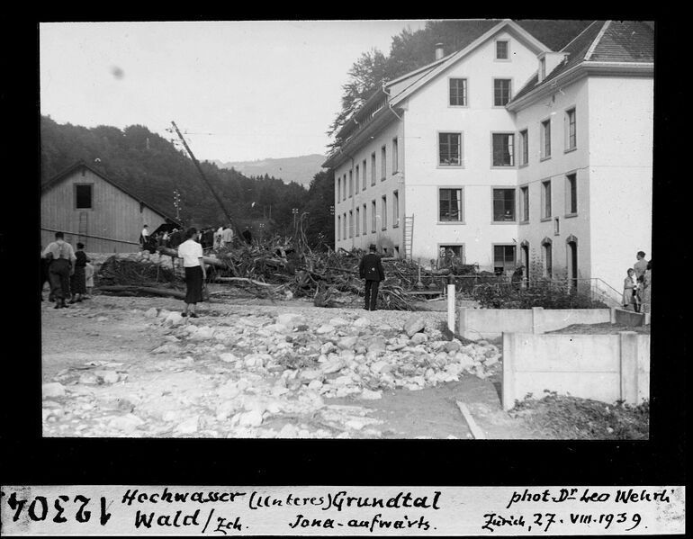 Datei:19390825 01 Flood Bachtel ZH F3 Grundtal-Schwelle Leo Wehrli.jpg
