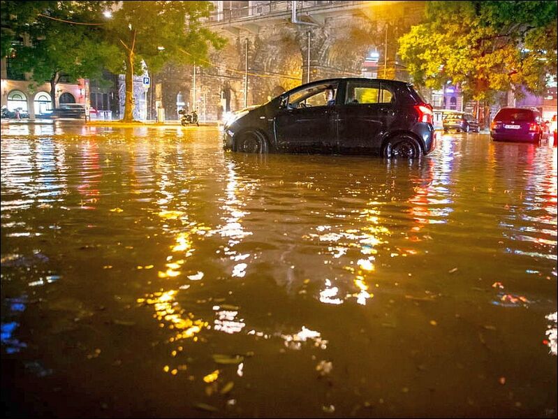 Datei:20180611 01 Flood Lausanne VD Keystone02.jpg