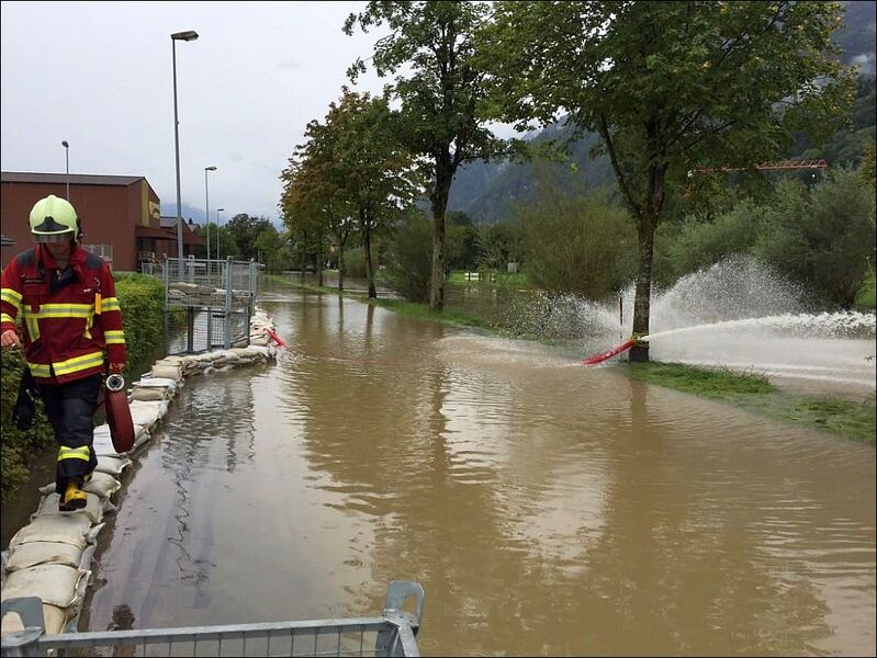 Datei:20170902 01 Flood Ostschweiz FM1 Binnenkanal Widnau02.jpg