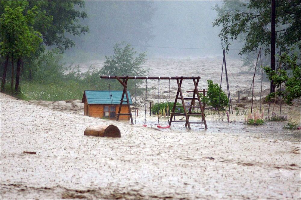 20100606 02 Flood Gantrisch BE saeschu01.jpg